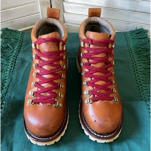 Eddie Bauer K-6 hiking boots